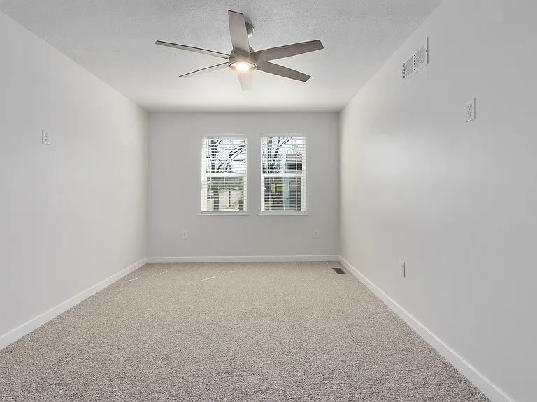 2027 Agnes Ave — Photo 25