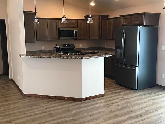 3rd image of 36 37th Ave NE