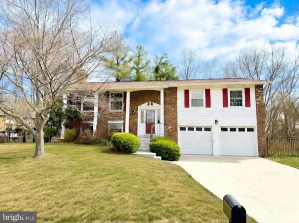 8910 Spur Rd, Springfield, VA 22153