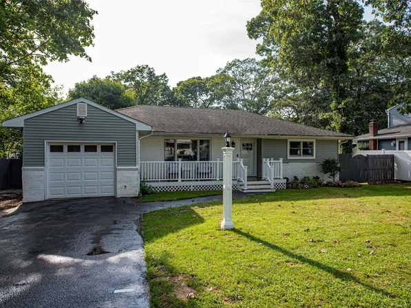 54 Forest Avenue, Nesconset, NY 11767