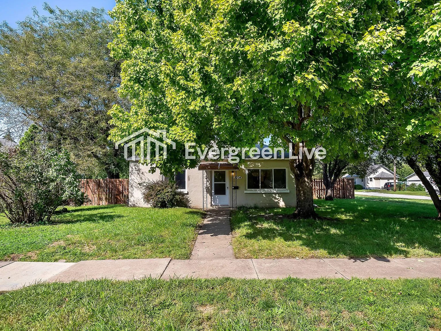 2 bed, 1.0 bath, 891 sqft, $1,295 — Photo 1