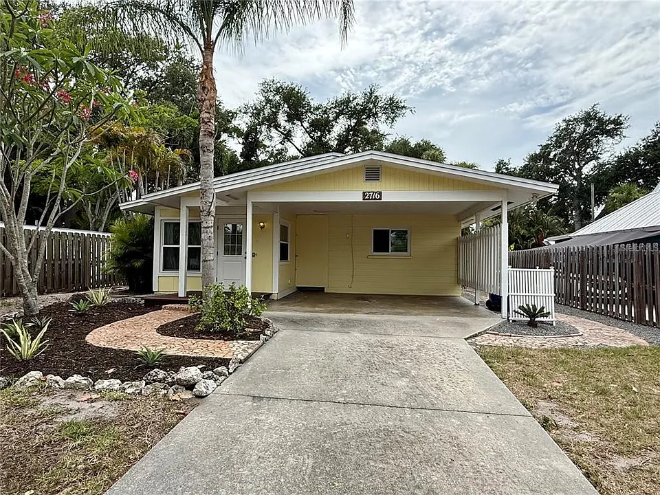 2716 Blossom Dr