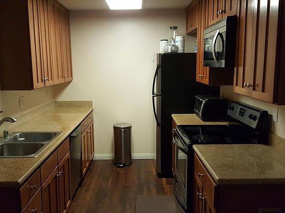2nd image of 160 Chambers St Unit 16