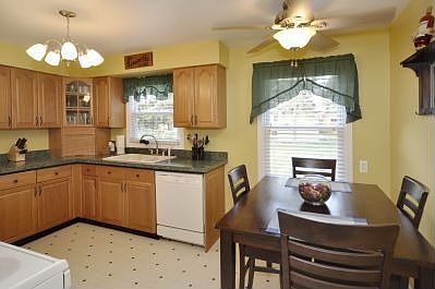 5th image of 4145 Hunsberger Ave NE