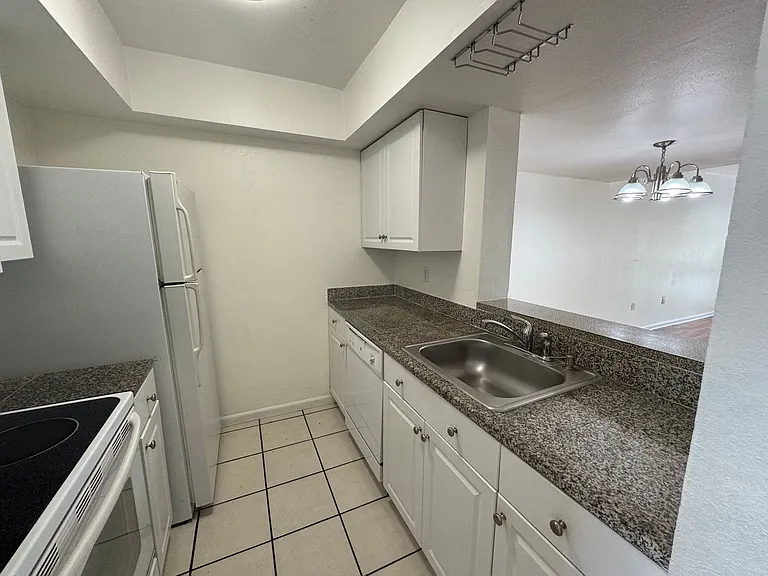 6061 Windhover Dr #10-D10 — Photo 4