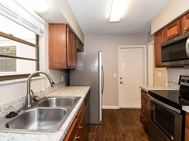 594 Thomas McKeen St — Photo 9
