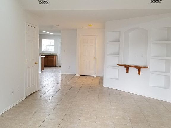 3rd image of 2313 Linsay Ave