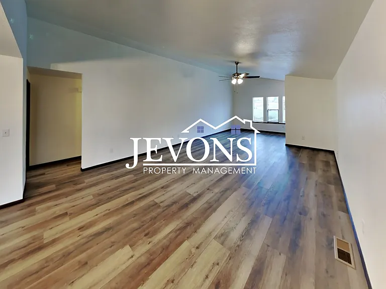 1202 S 39th Ave — Photo 10