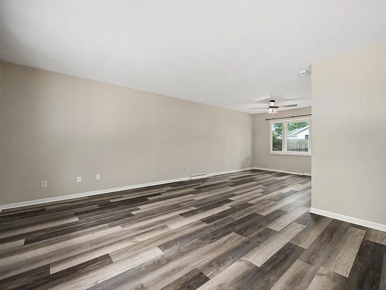 2526 W Huntington Dr — Photo 10