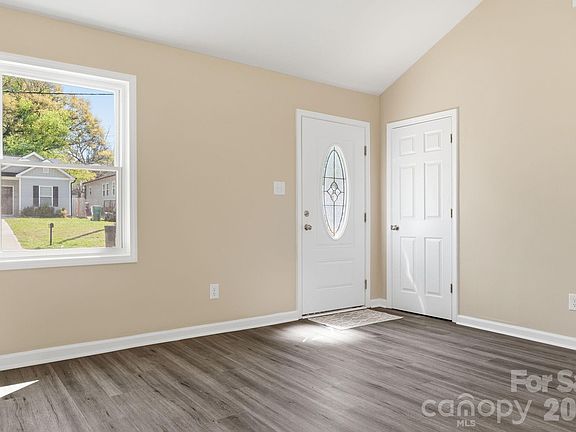 3rd image of 624 Northway Dr