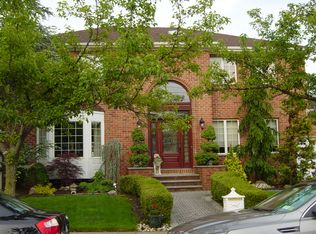 129 Finlay St, Staten Island, NY 10307