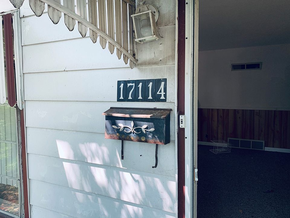 2nd image of 17114 Lorenz Ave