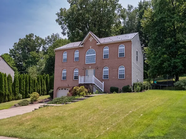 2013 Blossom Dr, Gibsonia, PA 15044