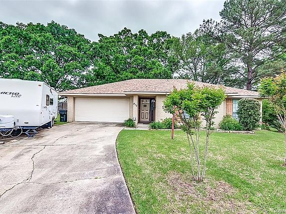 2nd image of 415 Hacienda Cir