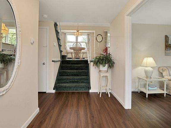 3rd image of 128 Hobart St