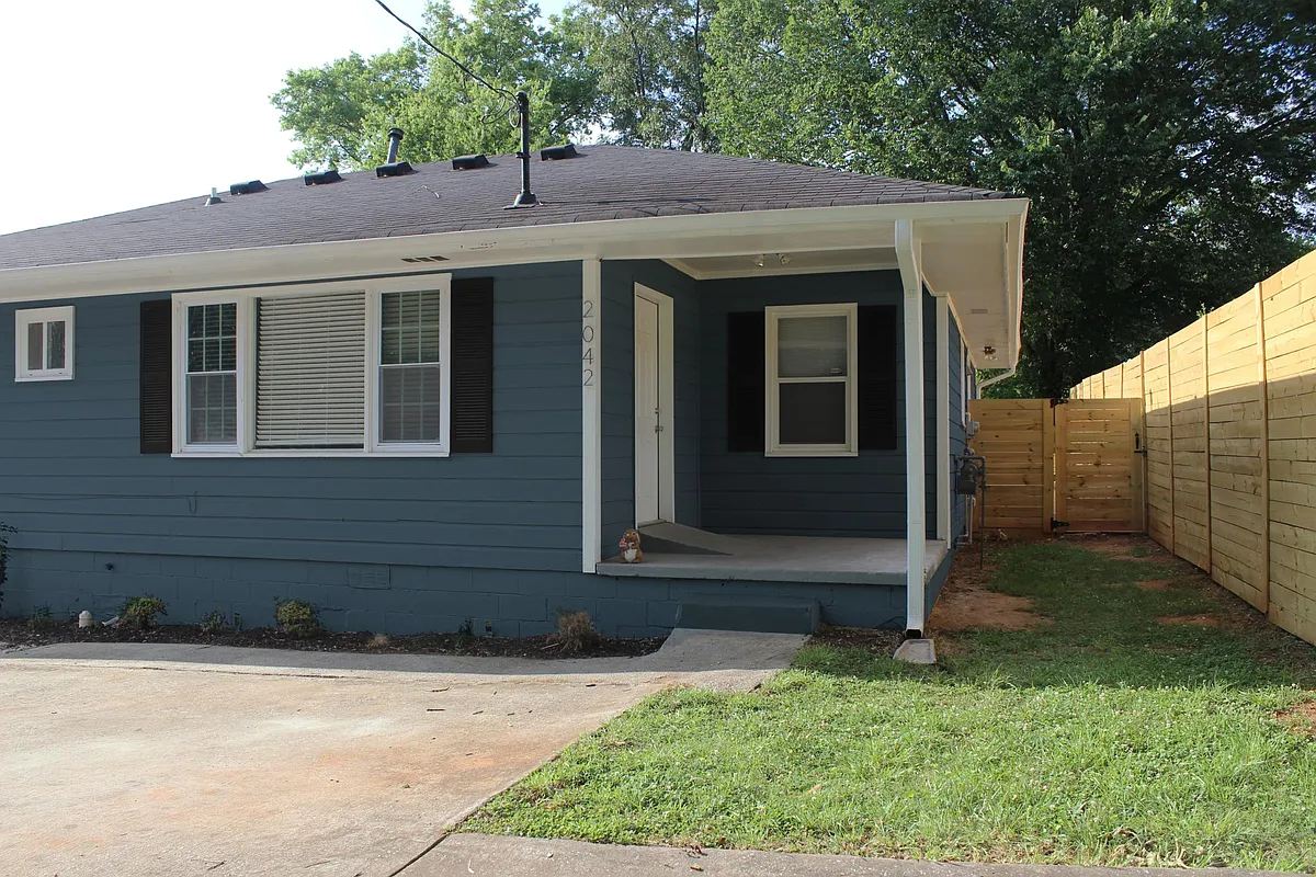 Exterior Front 2 - 2042 Oakview Rd SE