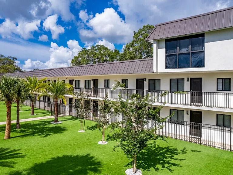Pearl Cove Apartments — Photo 44