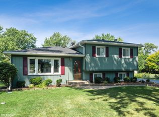 7112 Crest Rd, Darien, IL 60561