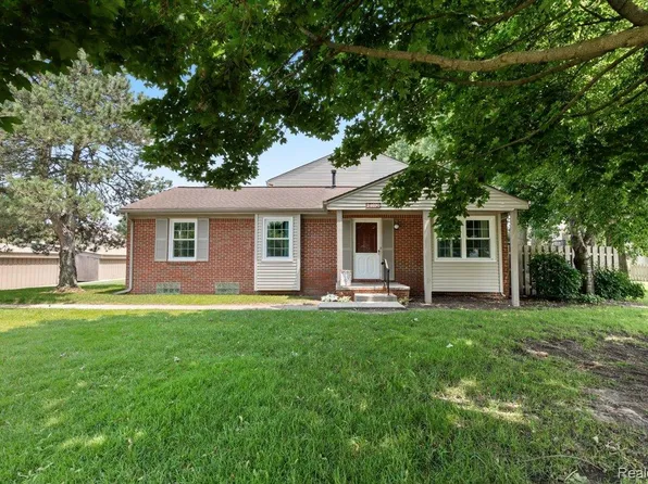 24690 Bashian Dr, Novi, MI 48375