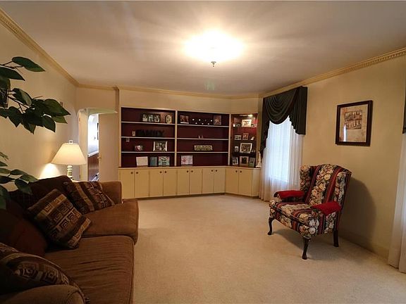 3rd image of 2400 Doniphan Ave