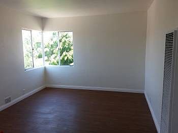 5th image of 11140 S Mariposa Ave