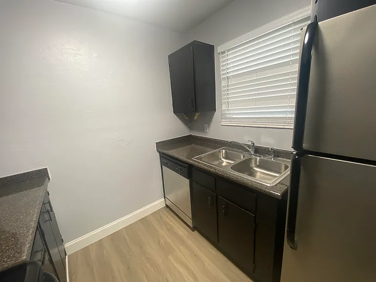 1530 Live Oak Dr #D4 — Photo 10