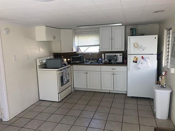 2nd image of 4109 Nelson Ave Unit B
