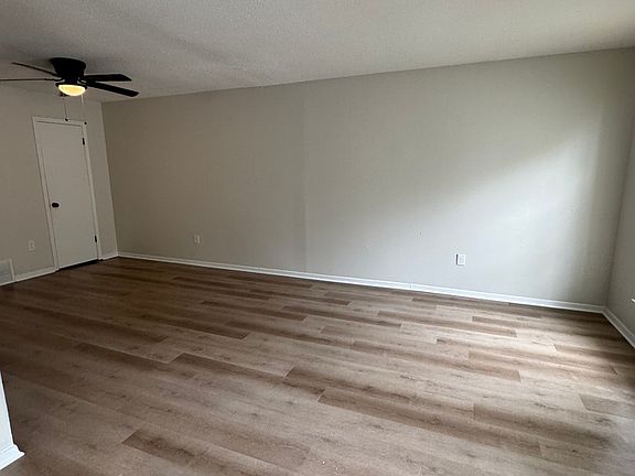 5th image of 2017 Goldbrier Ln