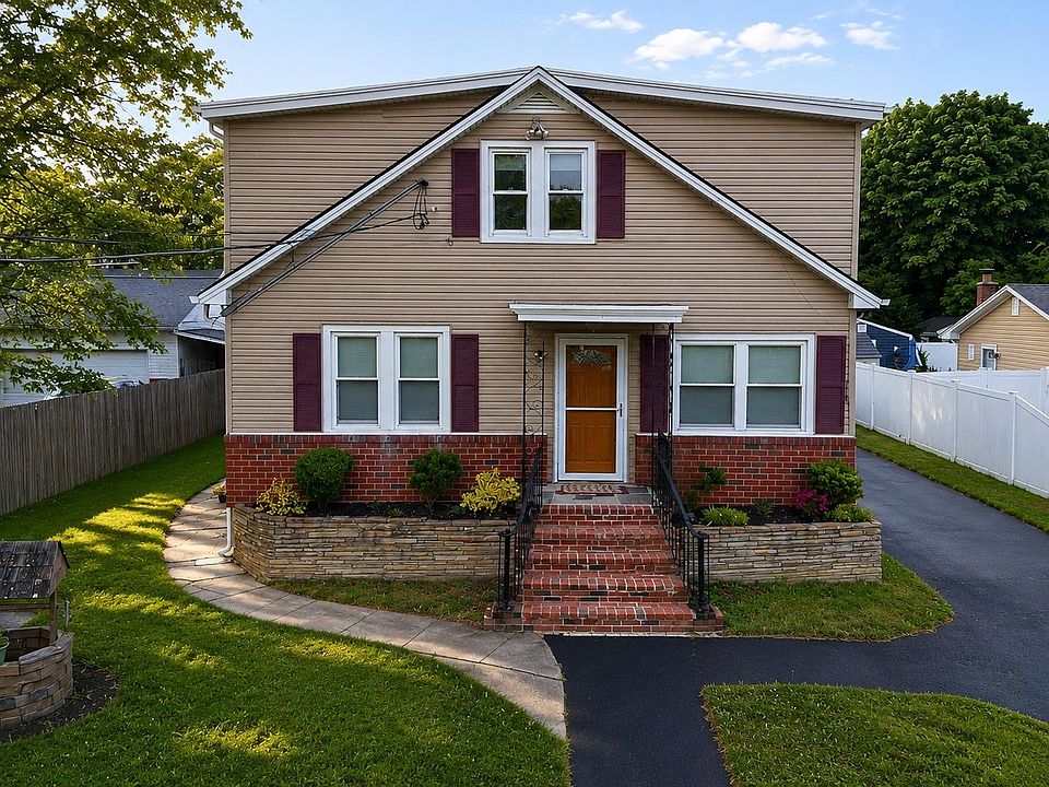 1st image of 222 S. Dunton Avenue