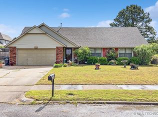 119 Fox Run Cir, Jenks, OK 74037