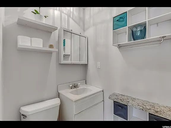 3rd image of 718 S Gudgell Ct