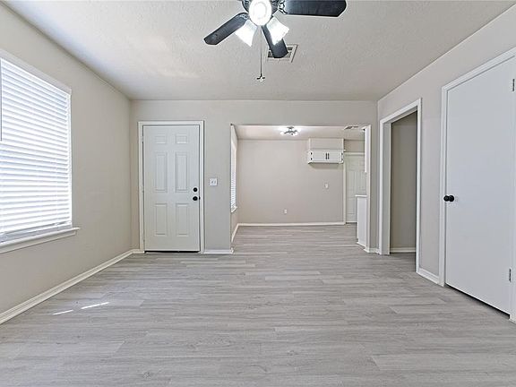 4th image of 4829 Creekwood Dr