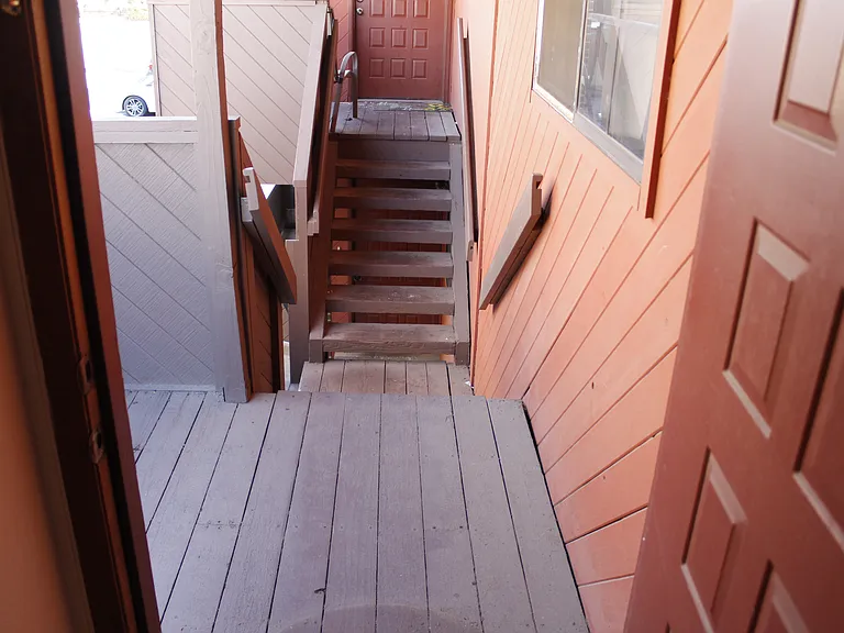 1855 Girard Blvd NE — Photo 27