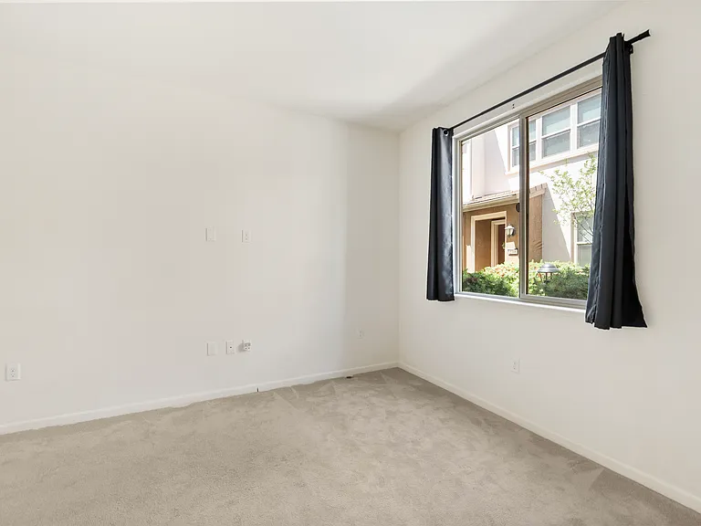 2703 Ferrara Cir — Photo 28