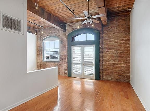 3rd image of 1107 S Peters St APT 425