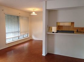 500 E Riverside Dr