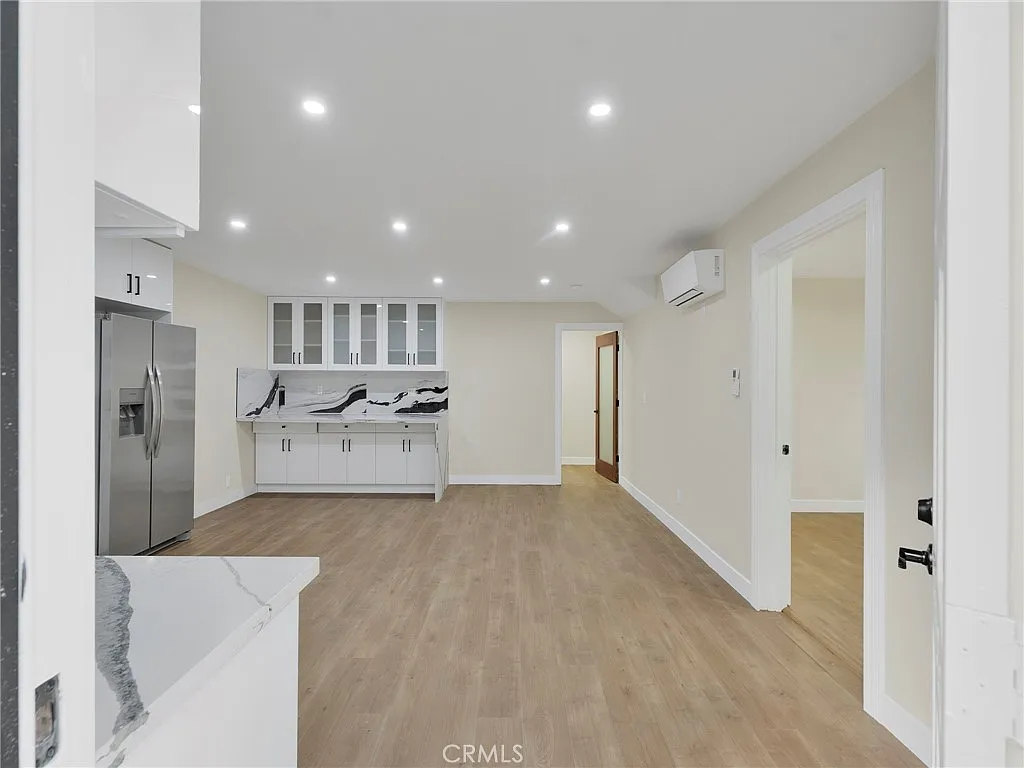 2 bed, 800 sqft, $2,590 — Photo 4