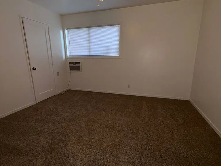 324 Cottonwood St — Photo 16