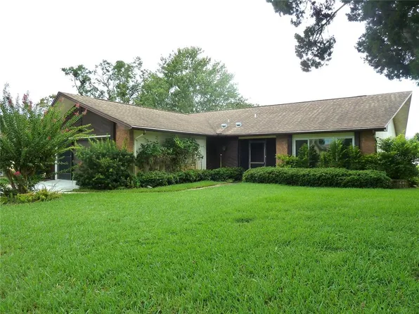 1350 Glengarry Dr, Palm Harbor, FL 34684