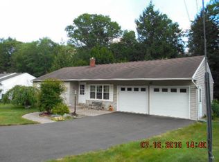 13 Newberry Dr, Endicott, NY 13760