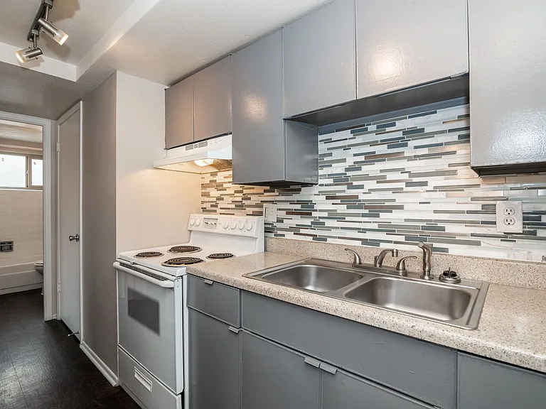Dexter Street Apartments — Photo 41