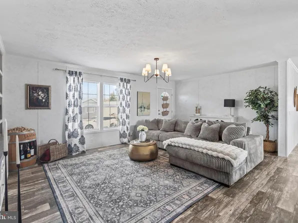 6 Southwind Cir, Jackson, NJ 08527