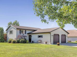 523 Eagle Dr, Oconto Falls, WI 54154