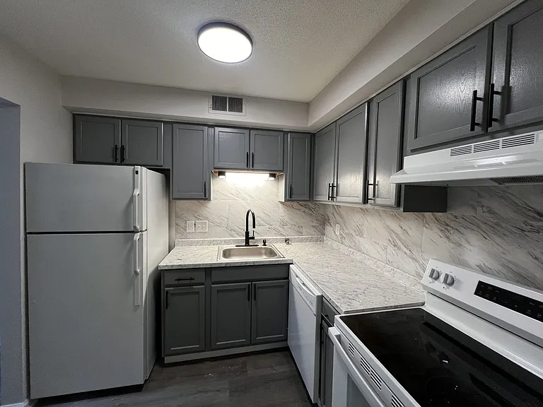 Oak Grove Village Apartments — Photo 9