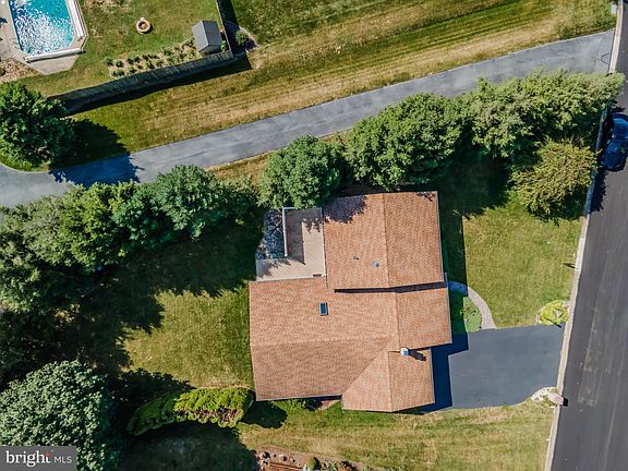 4th image of 1612 Greenwood Dr