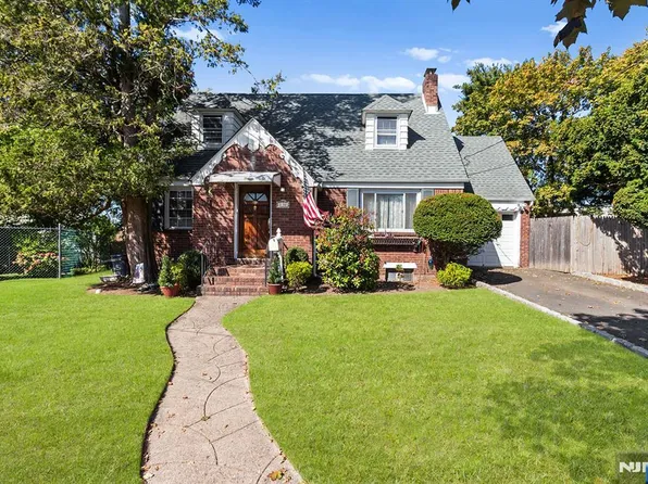 84 Elden Pl, Fair Lawn, NJ 07410