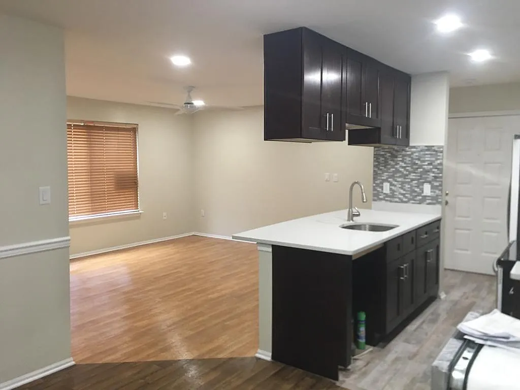 4 Steeplechase Ct — Photo 2