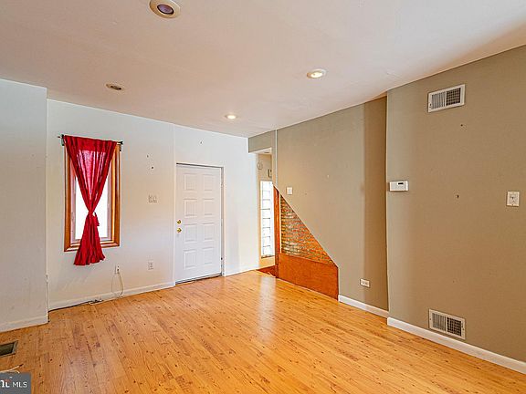 4th image of 701 S Mole St #1