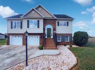166 Oakshire Ct, Mocksville, NC 27028