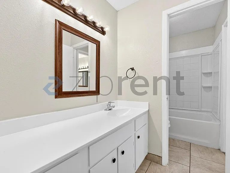 3225 Crites St #102 — Photo 25